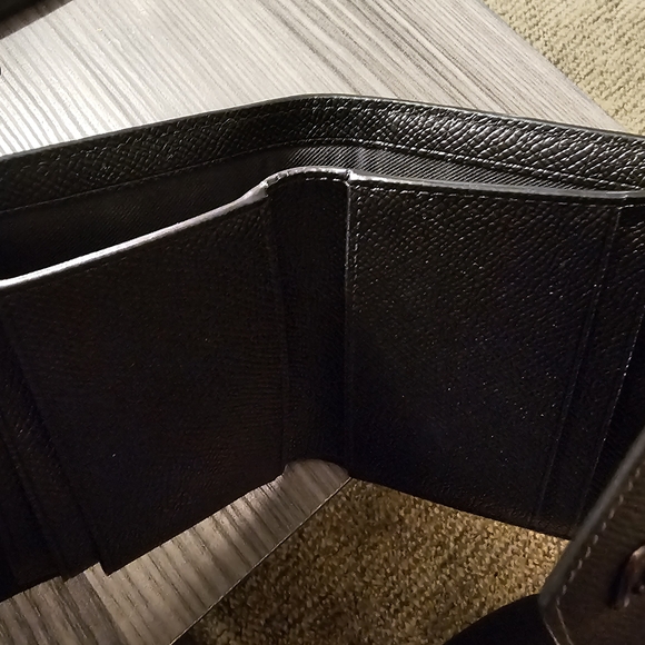 Excellent Pre Loved Coach Wyn Wallet Color Gunmetal - Picture 4 of 5